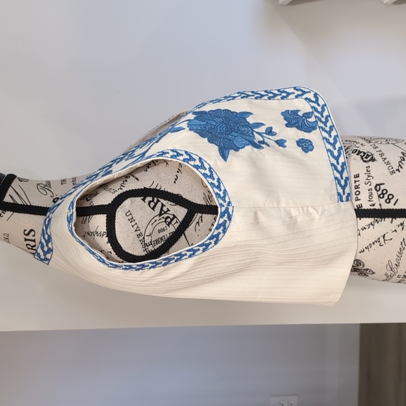 REBELLION AGAIN | Women's Ivory/Blue Floral Embroidered Cropped Open Vest NWOT - Picture 3 of 6